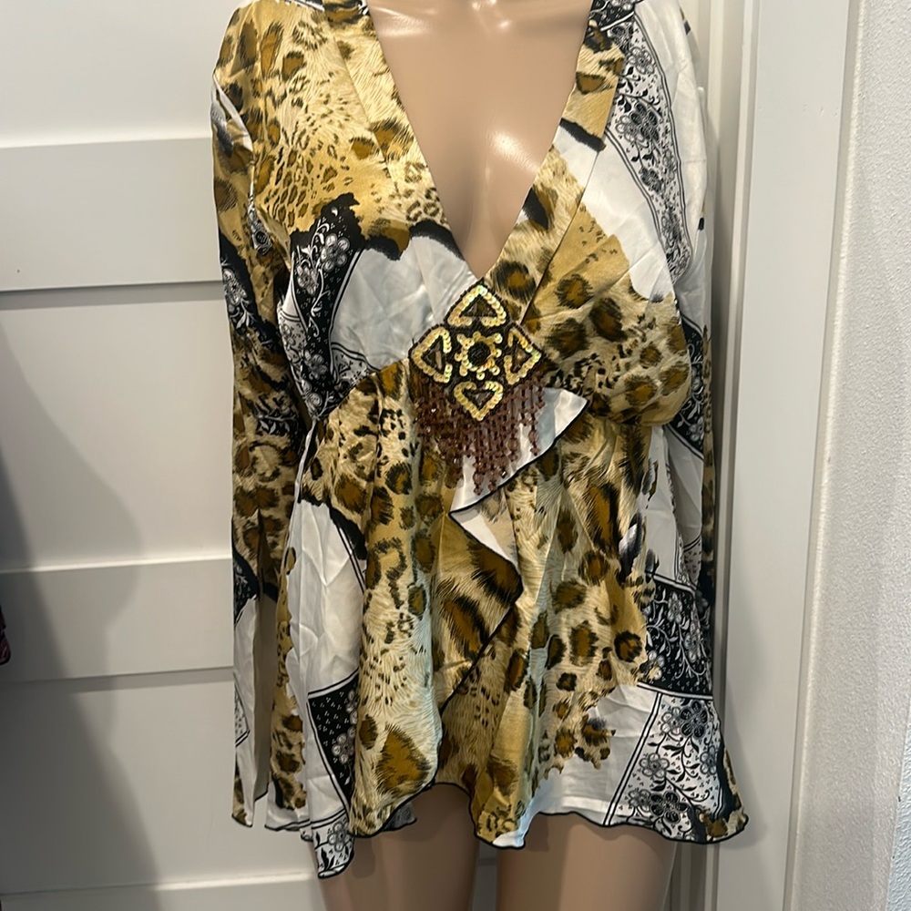 KAELY N-MAX V-Neck Animal Print Top